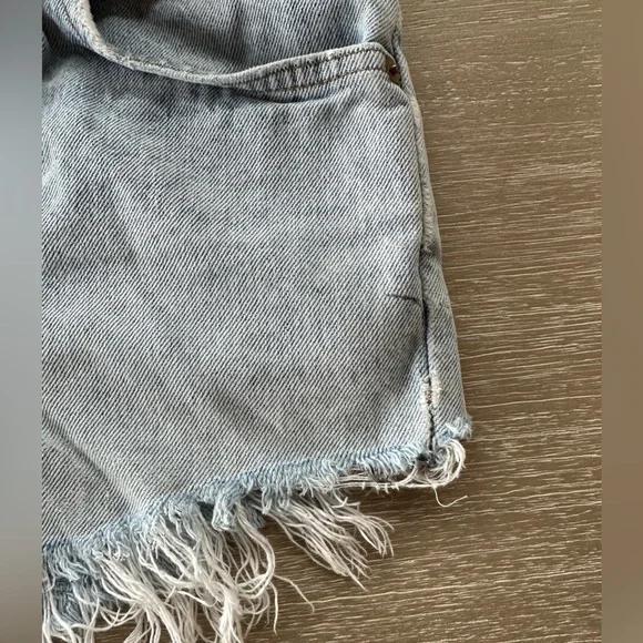 Levi’s 619 Denim Cut-off Shorts - Picture 5 of 11